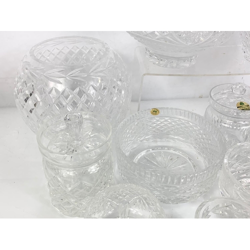 500 - Quantity of crystal. Including a Waterford vase 6cm and mostly Tyrone. Largest bowl 17 x 15cm.