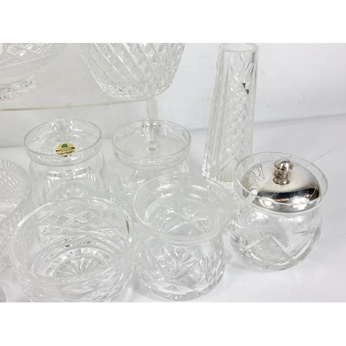 500 - Quantity of crystal. Including a Waterford vase 6cm and mostly Tyrone. Largest bowl 17 x 15cm.