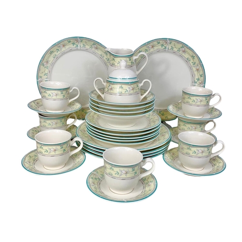 556 - 31 piece Keltcraft dinner set. Designed by Noritake.