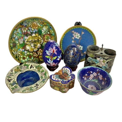 565 - 8 pieces of Cloisonné. Largest plate 13cm.