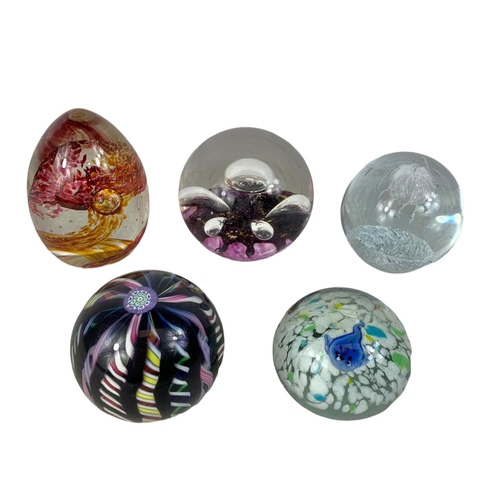 569 - 5 Art Glass paperweights. Including Selkirk and Caithness.