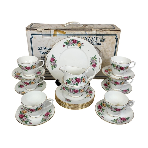 584 - A 21 piece vintage Duchess tea set in original box. Victoria Pattern 455.