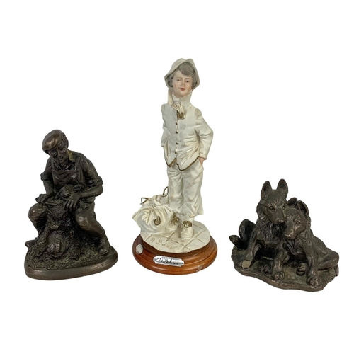 621 - Quantity of ornaments. Including 2 Capodimonti, 2 Italian resin figures on Carrara marble bases, a 2... 