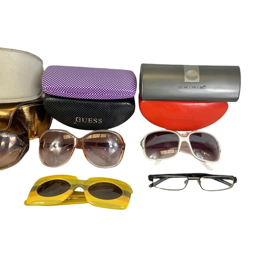 657 - Quantity of sunglasses