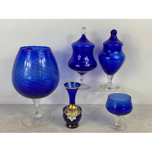 733 - 5 pieces of vintage blue glassware. Large vase measures 27cm