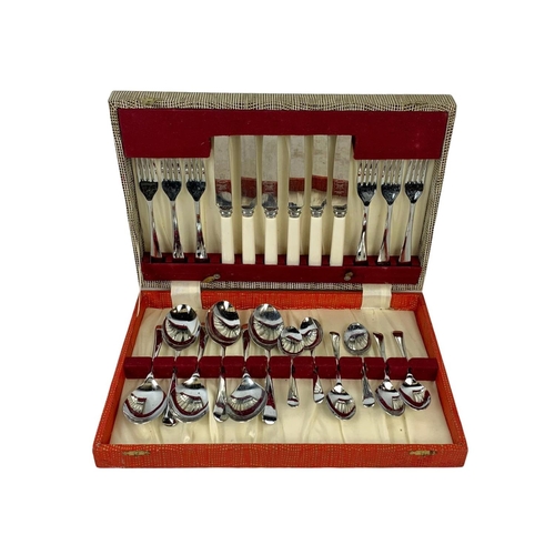 741 - A vintage cutlery set in case. Case measures 34 x 23cm