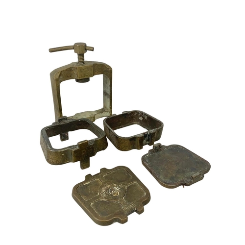 324a - An early 20th century bronze dental press. 11 x 15cm.