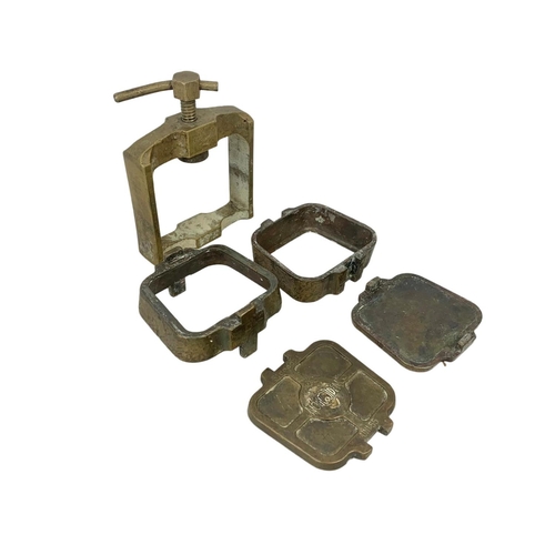 324a - An early 20th century bronze dental press. 11 x 15cm.