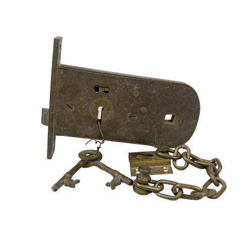 324l - An early 20th century door lock. 16cm.