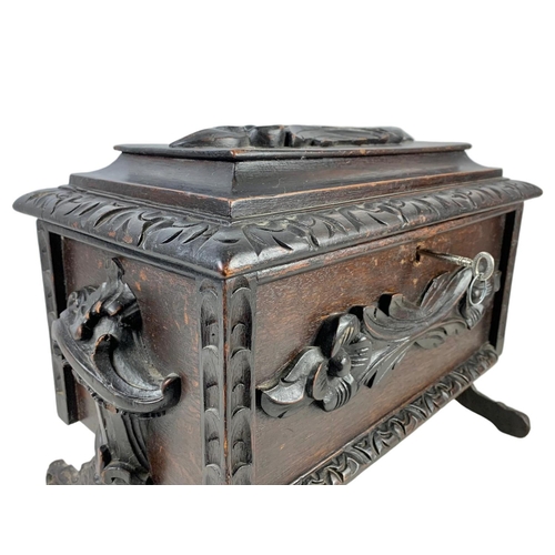 324t - A large 19th century Black Forest carved oak tea caddy. Circa 1870/1880. 38 x 26 x 29cm.