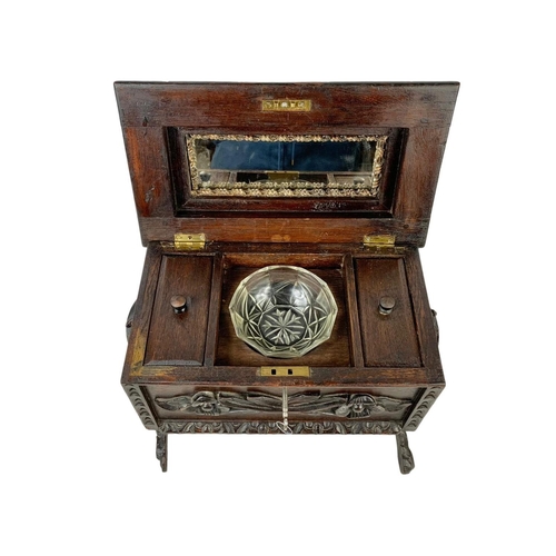 324t - A large 19th century Black Forest carved oak tea caddy. Circa 1870/1880. 38 x 26 x 29cm.