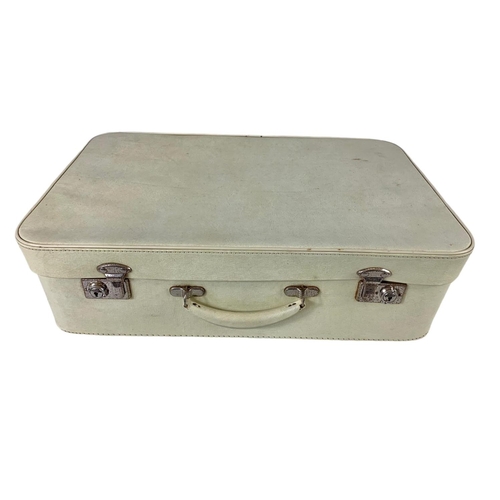 379 - 5 vintage cases. Largest measures 72cm