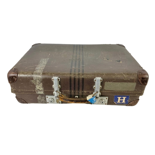 379 - 5 vintage cases. Largest measures 72cm