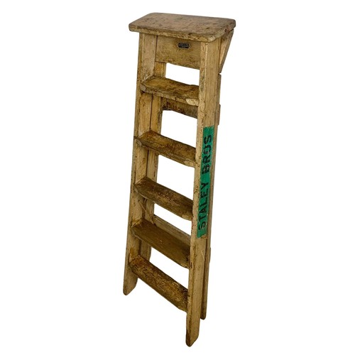 160k - An early 20th century step ladder with original paint. 137cm.