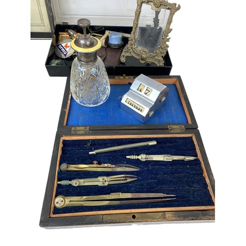 714 - Sundry lot of collectibles. Including Parker Pens “The Calligraphy Set” with 2 extra Parker pens, a ... 