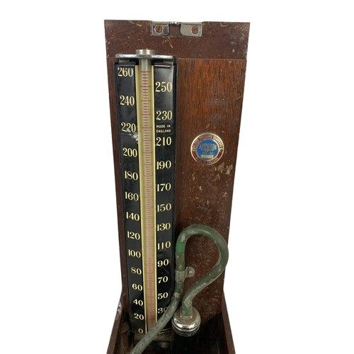 371d - A vintage Accoson sphygmomanometer (blood pressure monitor) walnut model in box. 34cm.