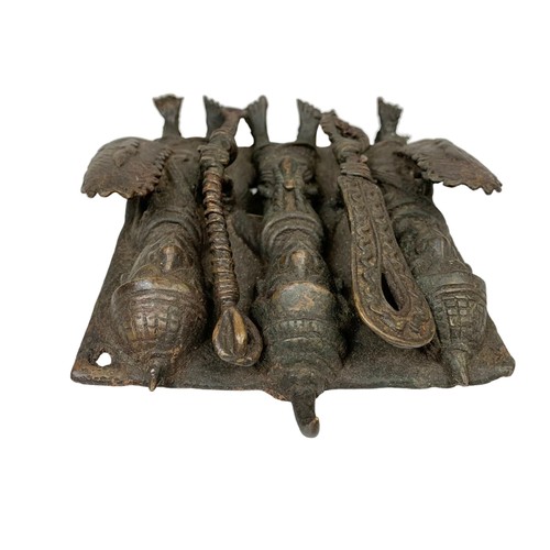 42g - An early 20th century Benin bronze. Circa 1900/1910. 16 x 19cm