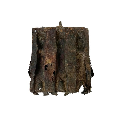 42g - An early 20th century Benin bronze. Circa 1900/1910. 16 x 19cm