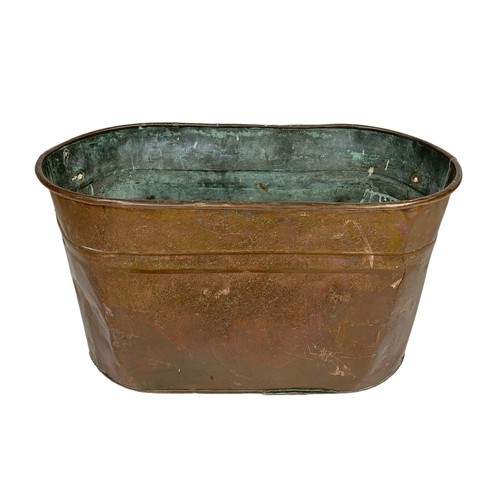 70b - A large early 20th century copper pot. Circa 1930. 59 x 30 x 32.5cm.