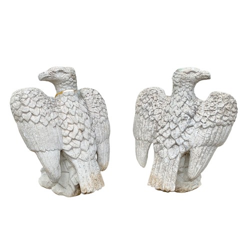 268e - A pair of concrete garden eagles. 39 x 45cm.