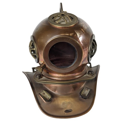 268J - Small deep sea diver helmet ornament. 20x19x18cm