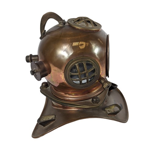 268J - Small deep sea diver helmet ornament. 20x19x18cm