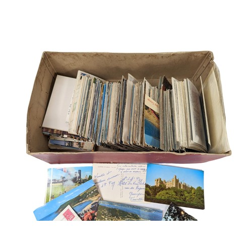 268m - Quantity of vintage postcards