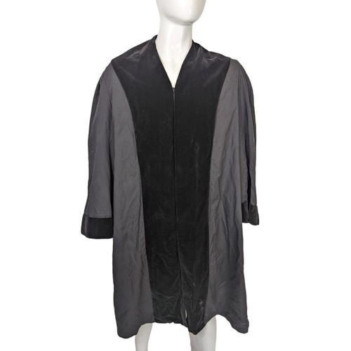 268p - Pre-War German judges gown and hat, circa 1920s/30s