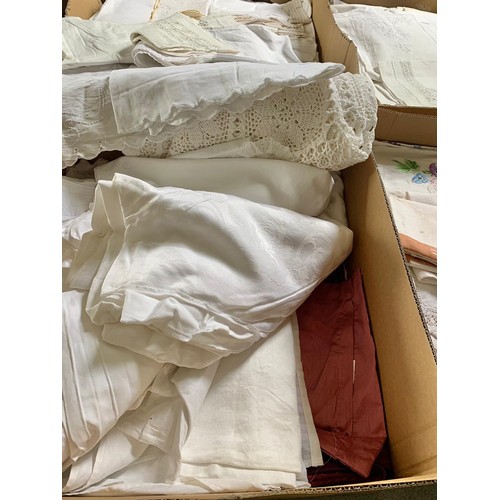 711a - A large quantity of linen.