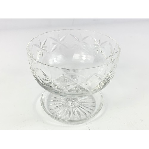 534c - Set of 4 crystal cocktail/dessert glasses. 9.5 x 8cm