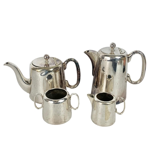 534f - 4 piece silver plated hotel ware and a vintage cutlery set in case. Case measures 25.5 x 16cm