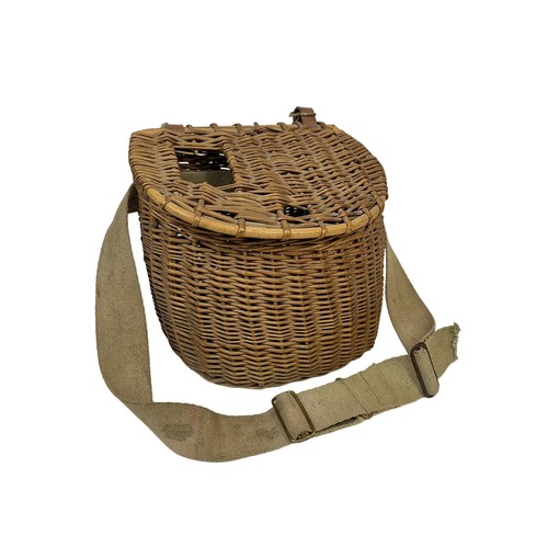 122 - A 1930’s wicker fishing creel. 28 x 19 x 24cm.