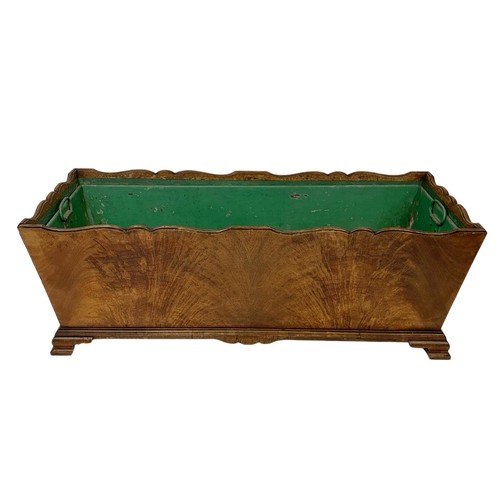 124 - An Edwardian mahogany planter with liner in the 1760’s style on ogee feet. 67 x 25.5 x 24.5cm.
