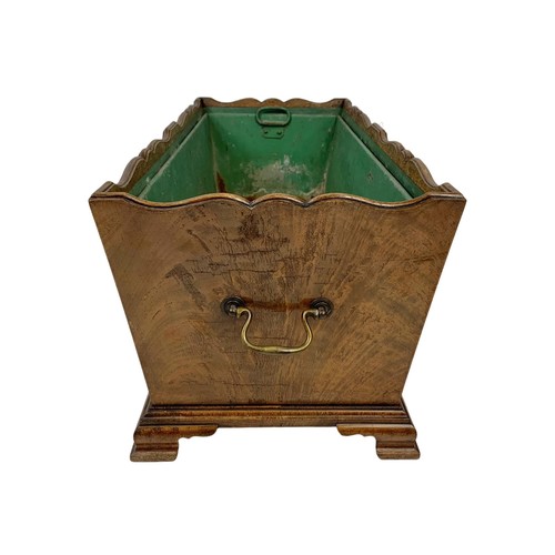 124 - An Edwardian mahogany planter with liner in the 1760’s style on ogee feet. 67 x 25.5 x 24.5cm.