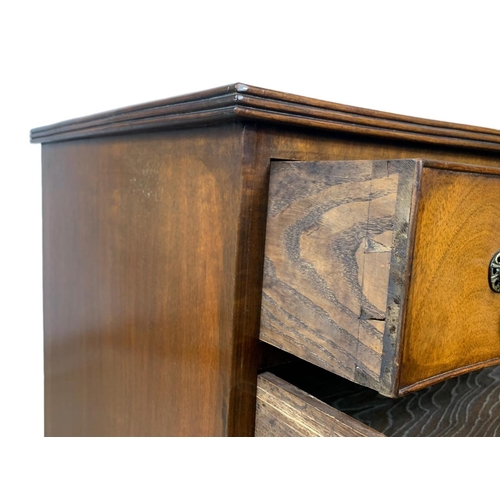 966 - An early 20th century Georgian style mahogany serpentine chest of drawers with brass drop handles. 6... 