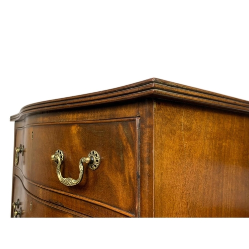 966 - An early 20th century Georgian style mahogany serpentine chest of drawers with brass drop handles. 6... 