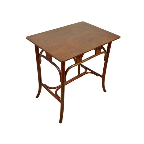 980 - A vintage bentwood table. 72 x 52 x 73cm