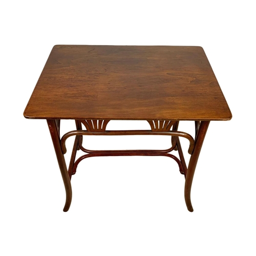 980 - A vintage bentwood table. 72 x 52 x 73cm