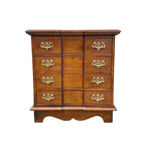 1031 - A small Georgian style chest of drawers. 60 x 37 x 64cm