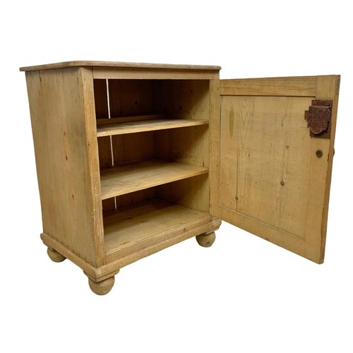 995 - Small Edwardian pine cupboard with 2 fitted shelves. Circa 1900/1910. 54 x 36 x 64cm