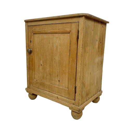 995 - Small Edwardian pine cupboard with 2 fitted shelves. Circa 1900/1910. 54 x 36 x 64cm