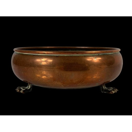 10 - 3 pieces of Victorian copper ware. Including a late 19th century copper samovar, a copper bowl with ... 