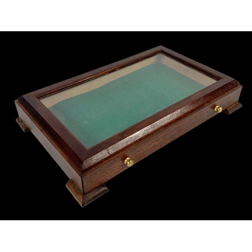 165 - A table top display case with drawer. 36.5 x 23.5 x 6cm.