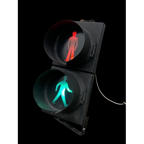 191 - A light up traffic light lamp. 41 x 38 x 85cm.