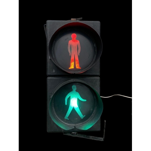 191 - A light up traffic light lamp. 41 x 38 x 85cm.