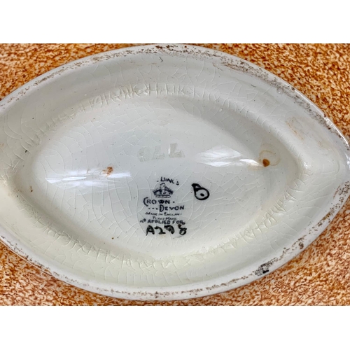 410 - An Art Deco Crown Devon Fieldings bowl. 25.5 x 18.5 x 7.5cm.