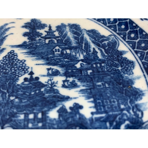 429 - An 18th century Caughley “Pagoda” pattern blue and white Chinese design porcelain plate. Circa 1785.... 