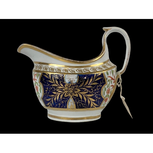 435 - A late 18th century/early 19th century Worcester Chamberlain cream jug. Circa 1790-1820. 15 x 12.5cm... 