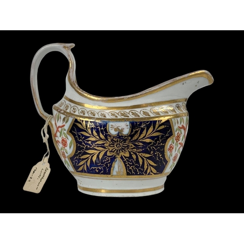 435 - A late 18th century/early 19th century Worcester Chamberlain cream jug. Circa 1790-1820. 15 x 12.5cm... 