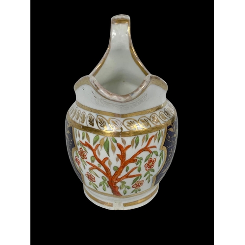 435 - A late 18th century/early 19th century Worcester Chamberlain cream jug. Circa 1790-1820. 15 x 12.5cm... 